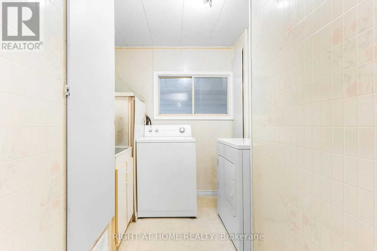 3 CARRUTHERS STREET S