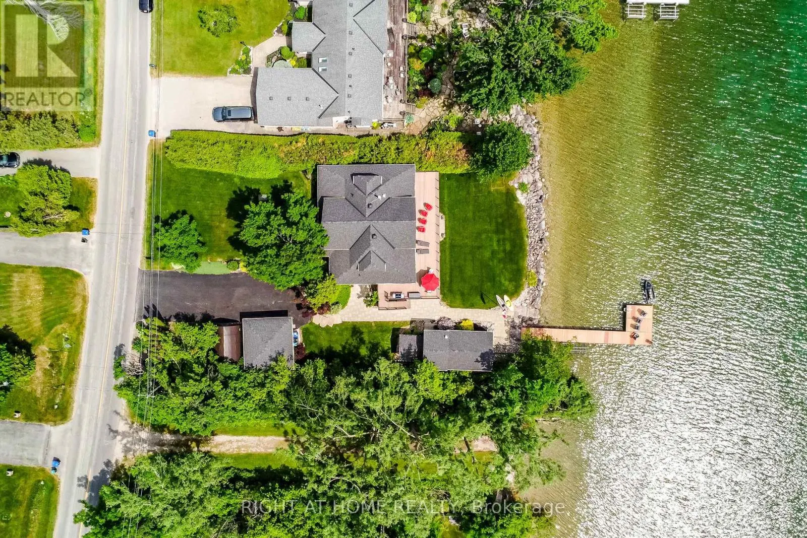 21 LAKESHORE ROAD E