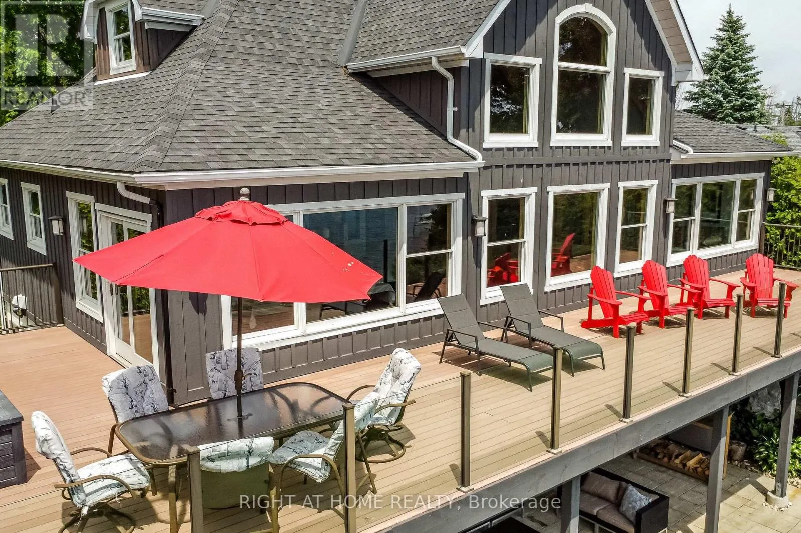21 LAKESHORE ROAD E