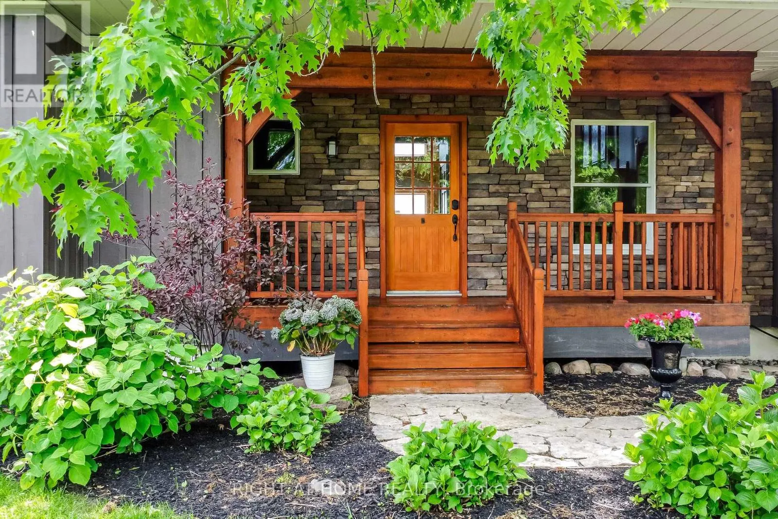 21 LAKESHORE ROAD E