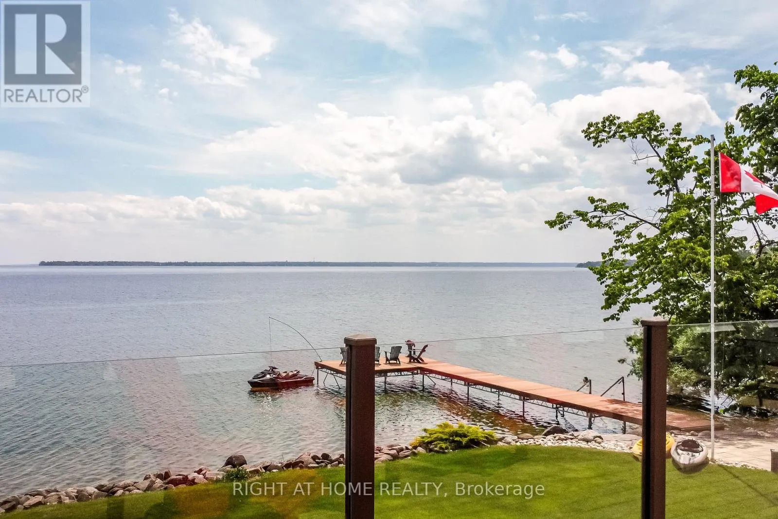 21 LAKESHORE ROAD E