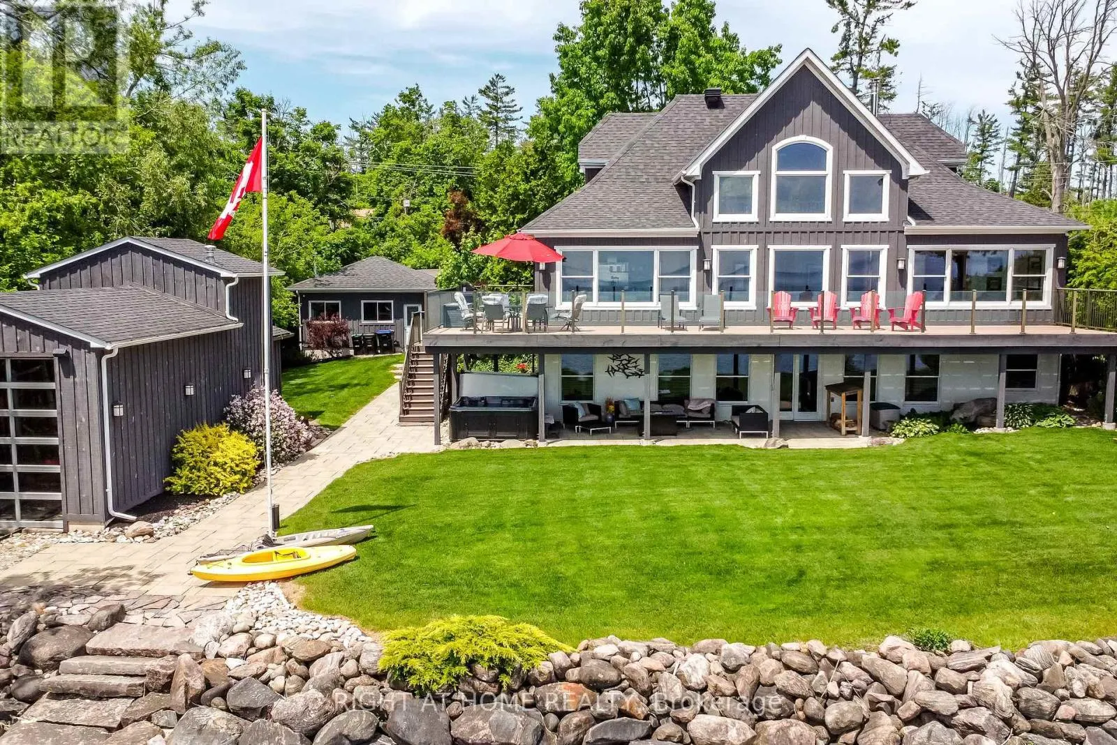 21 LAKESHORE ROAD E