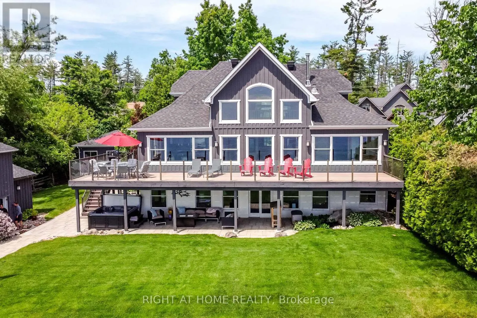 21 LAKESHORE ROAD E