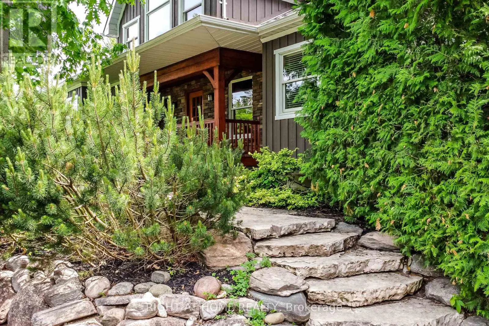 21 LAKESHORE ROAD E