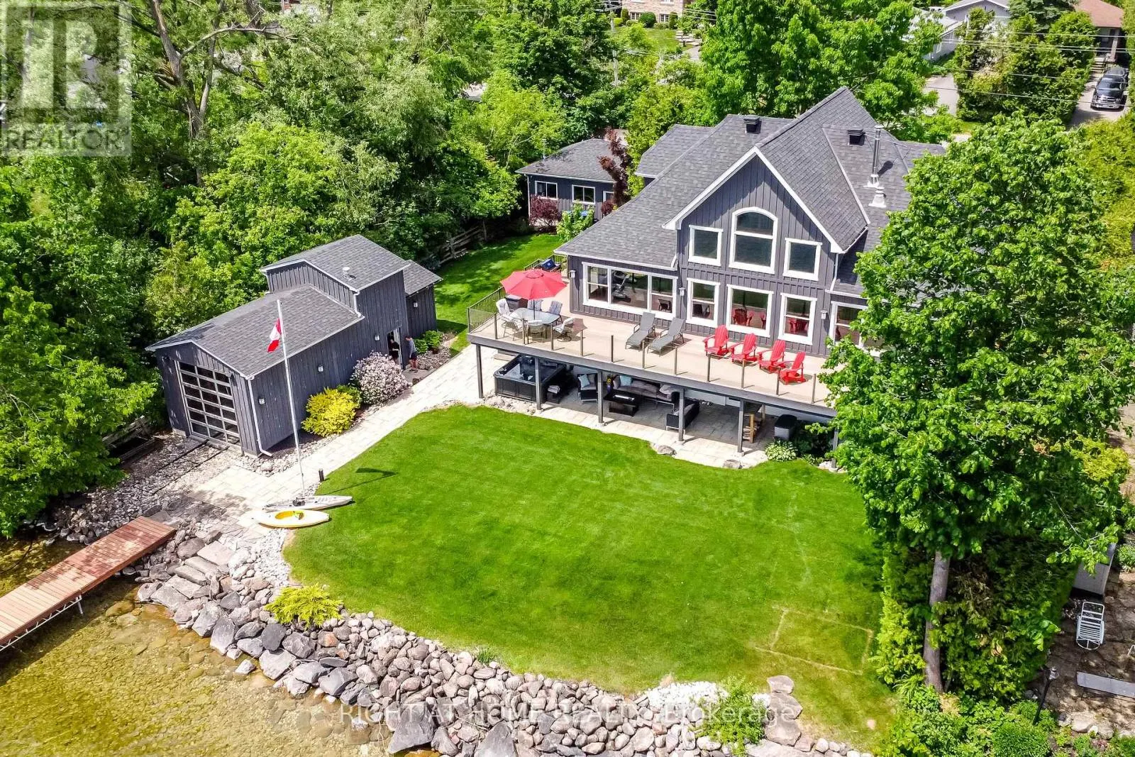 21 LAKESHORE ROAD E