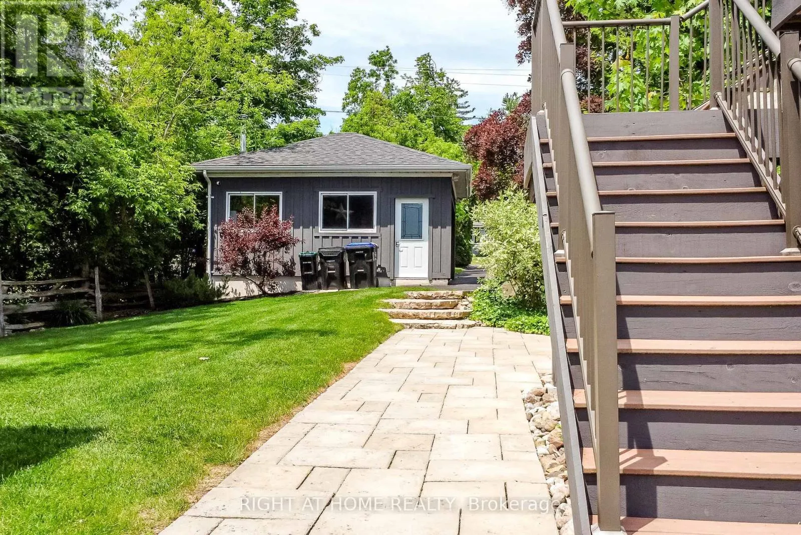 21 LAKESHORE ROAD E