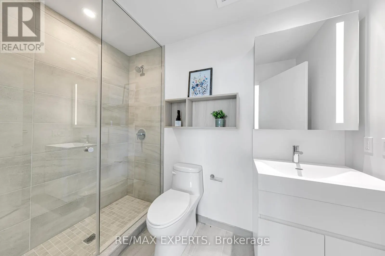 2102 - 39 MARY STREET W