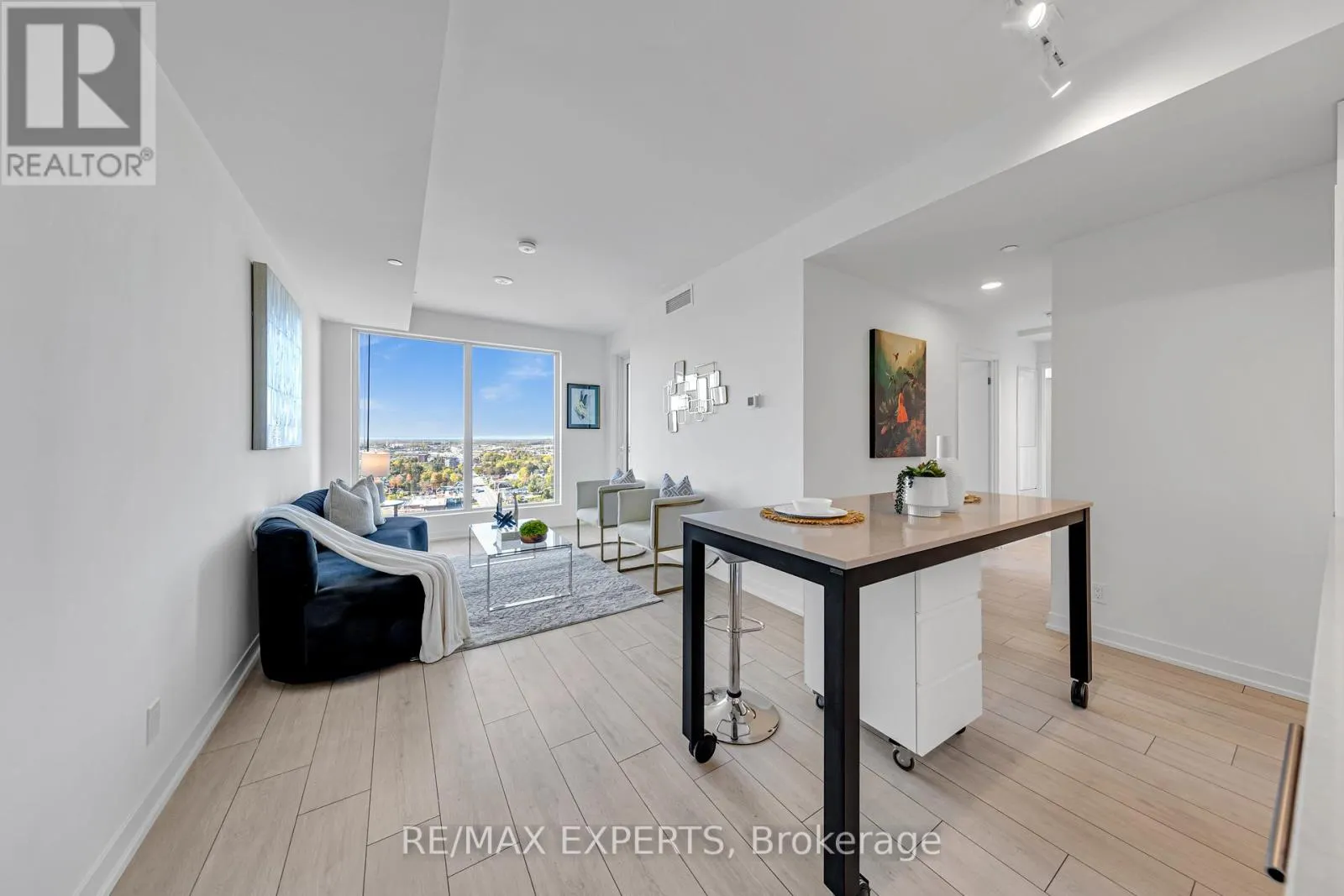 2102 - 39 MARY STREET W