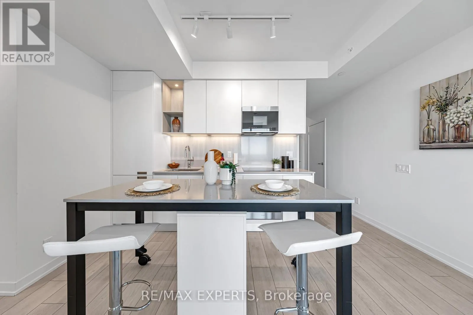 2102 - 39 MARY STREET W