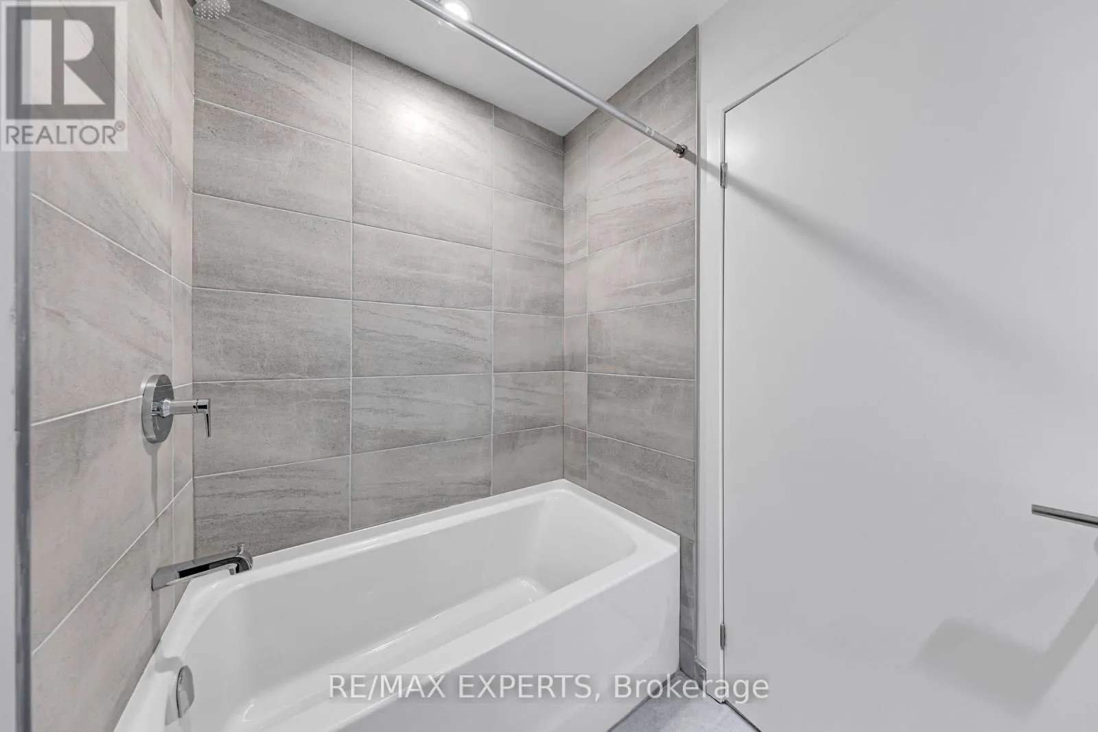 2102 - 39 MARY STREET W