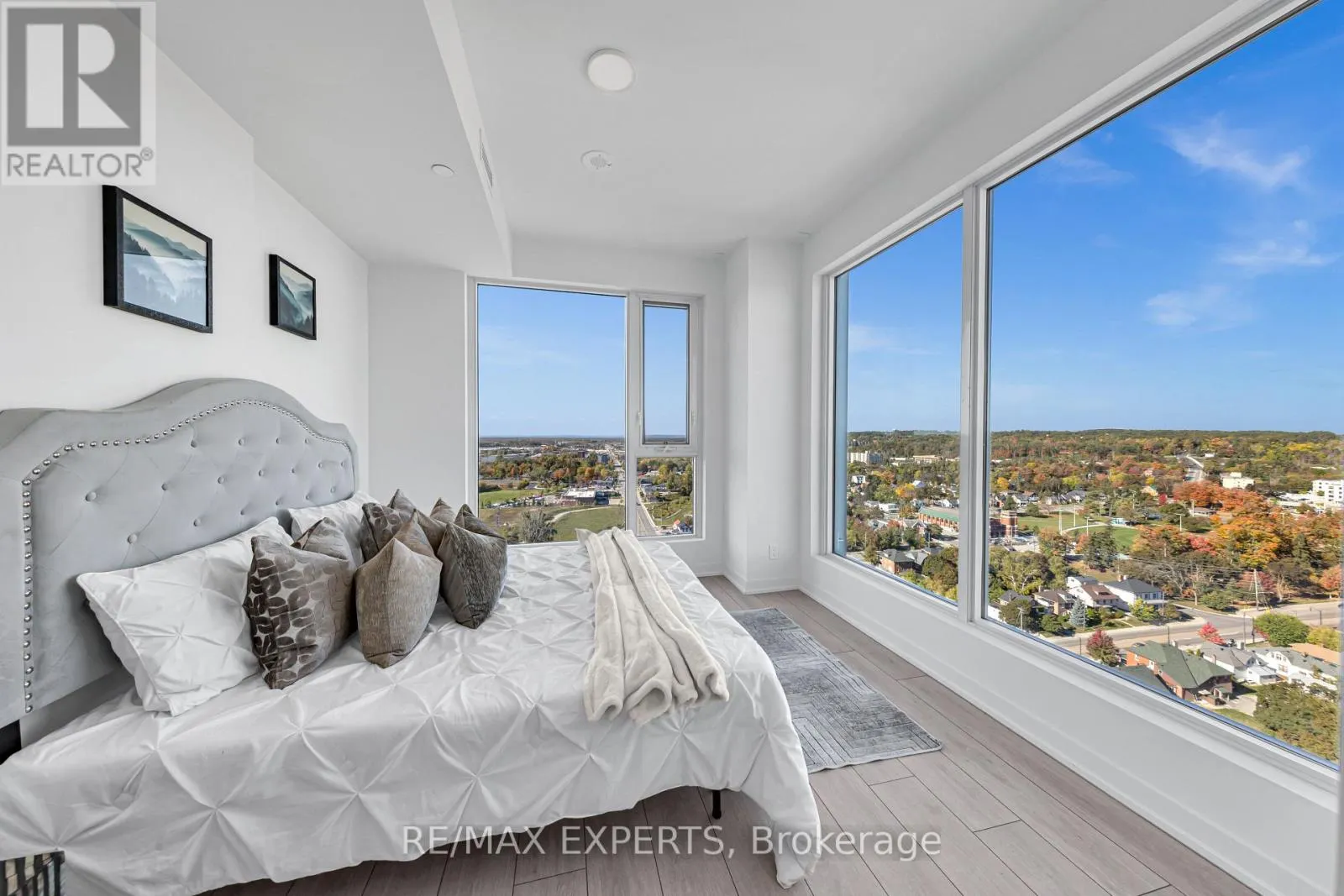 2102 - 39 MARY STREET W