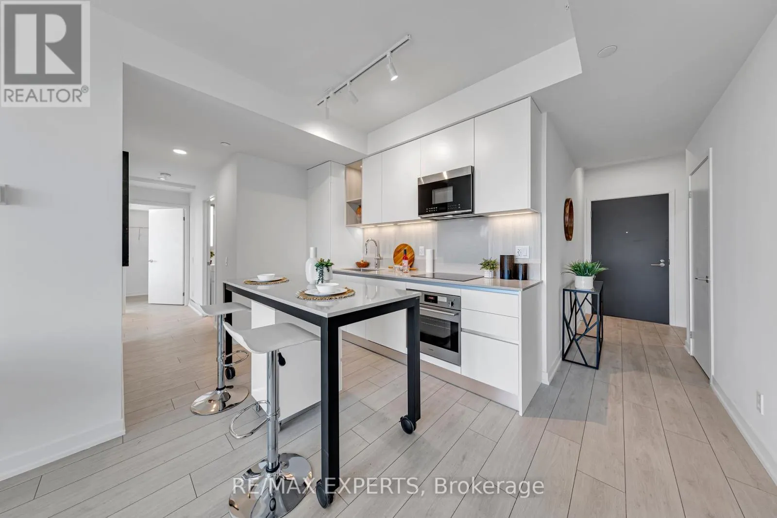 2102 - 39 MARY STREET W