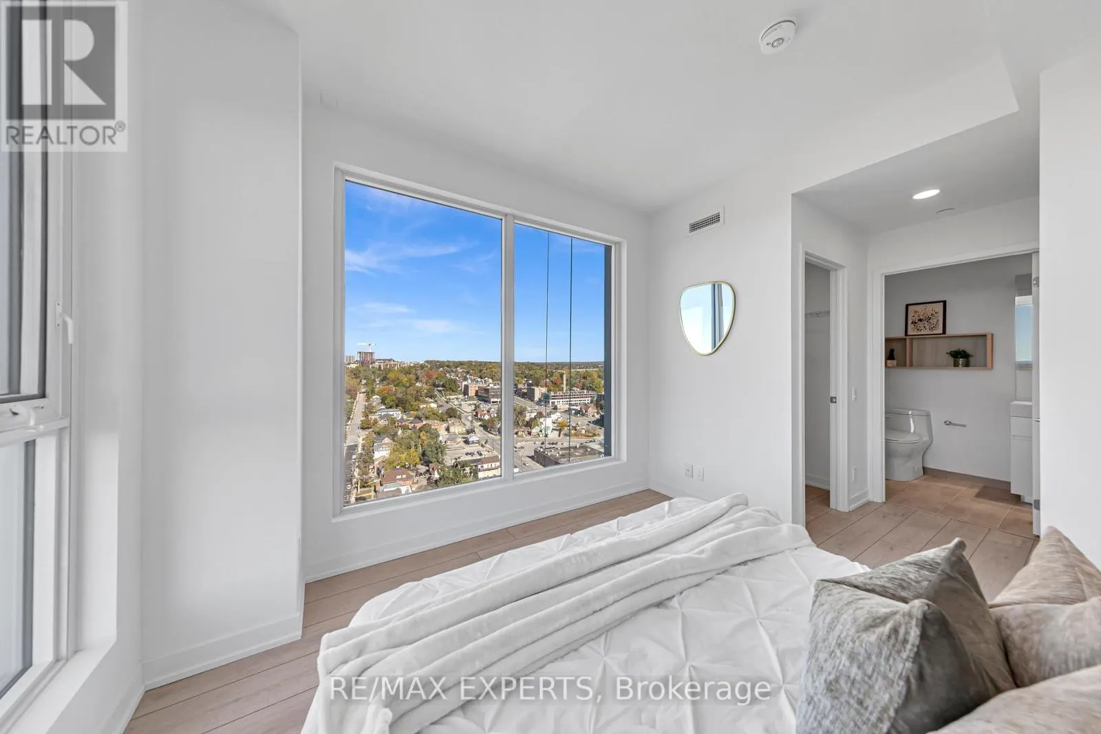 2102 - 39 MARY STREET W