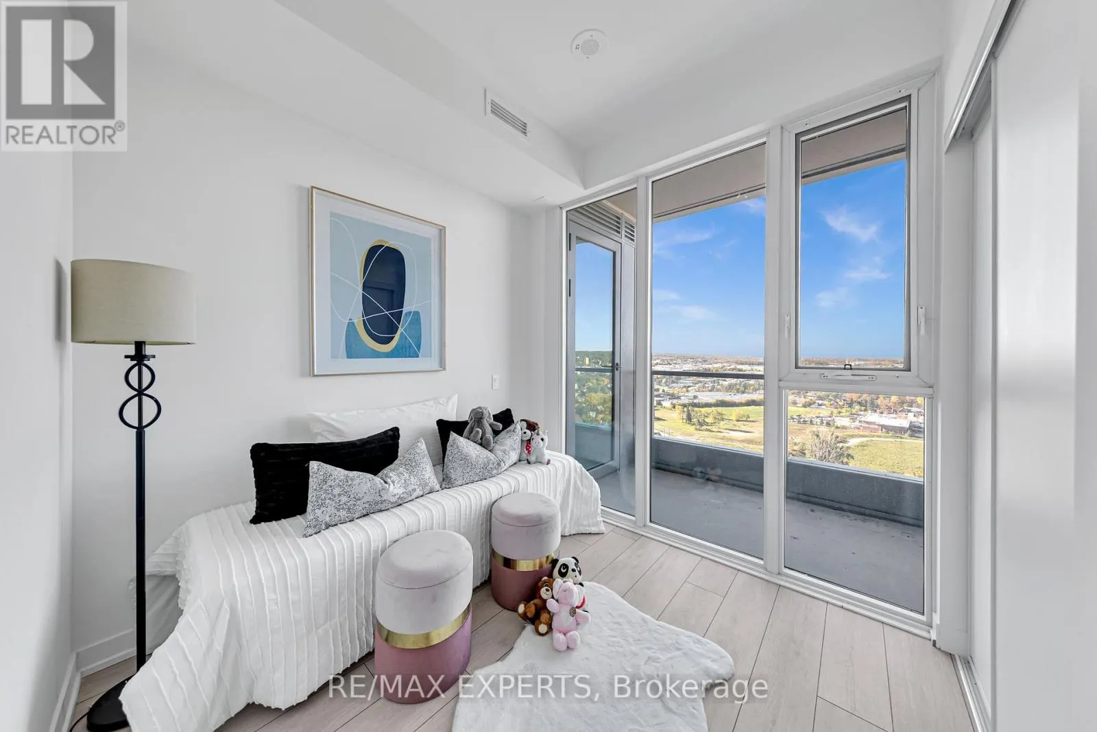 2102 - 39 MARY STREET W