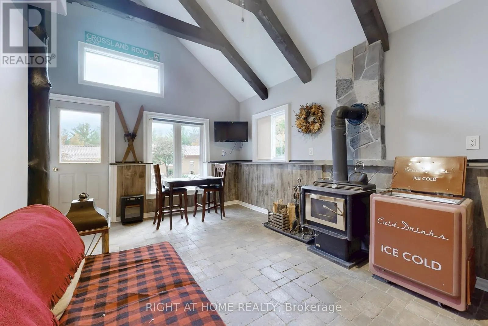 1243 CROSSLAND ROAD