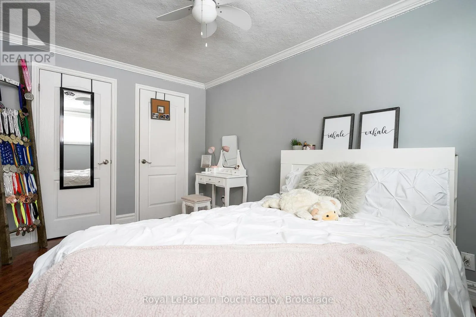8 TINY BEACHES ROAD S