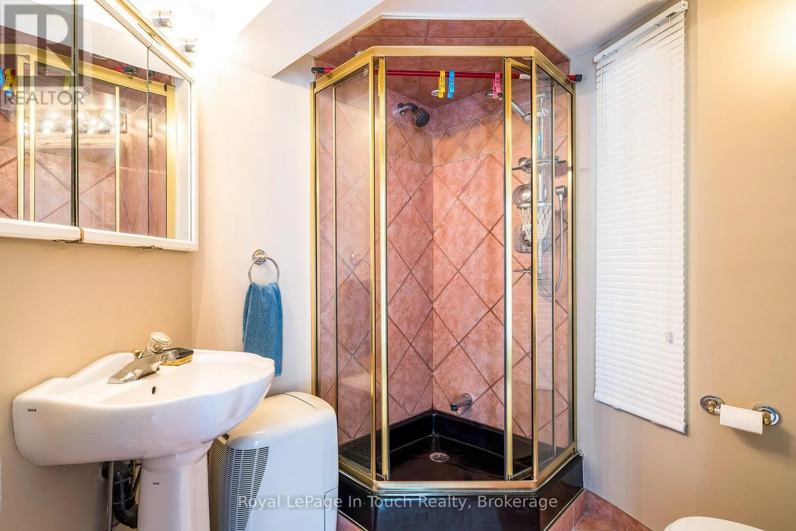 8 TINY BEACHES ROAD S