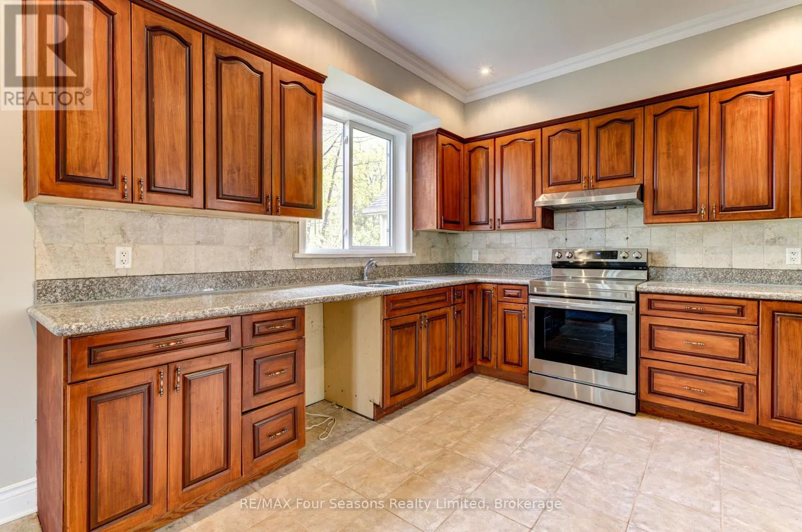 243 RIVER ROAD E
