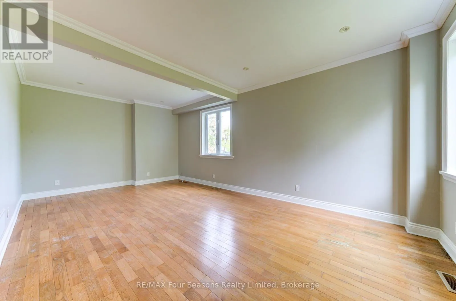 243 RIVER ROAD E