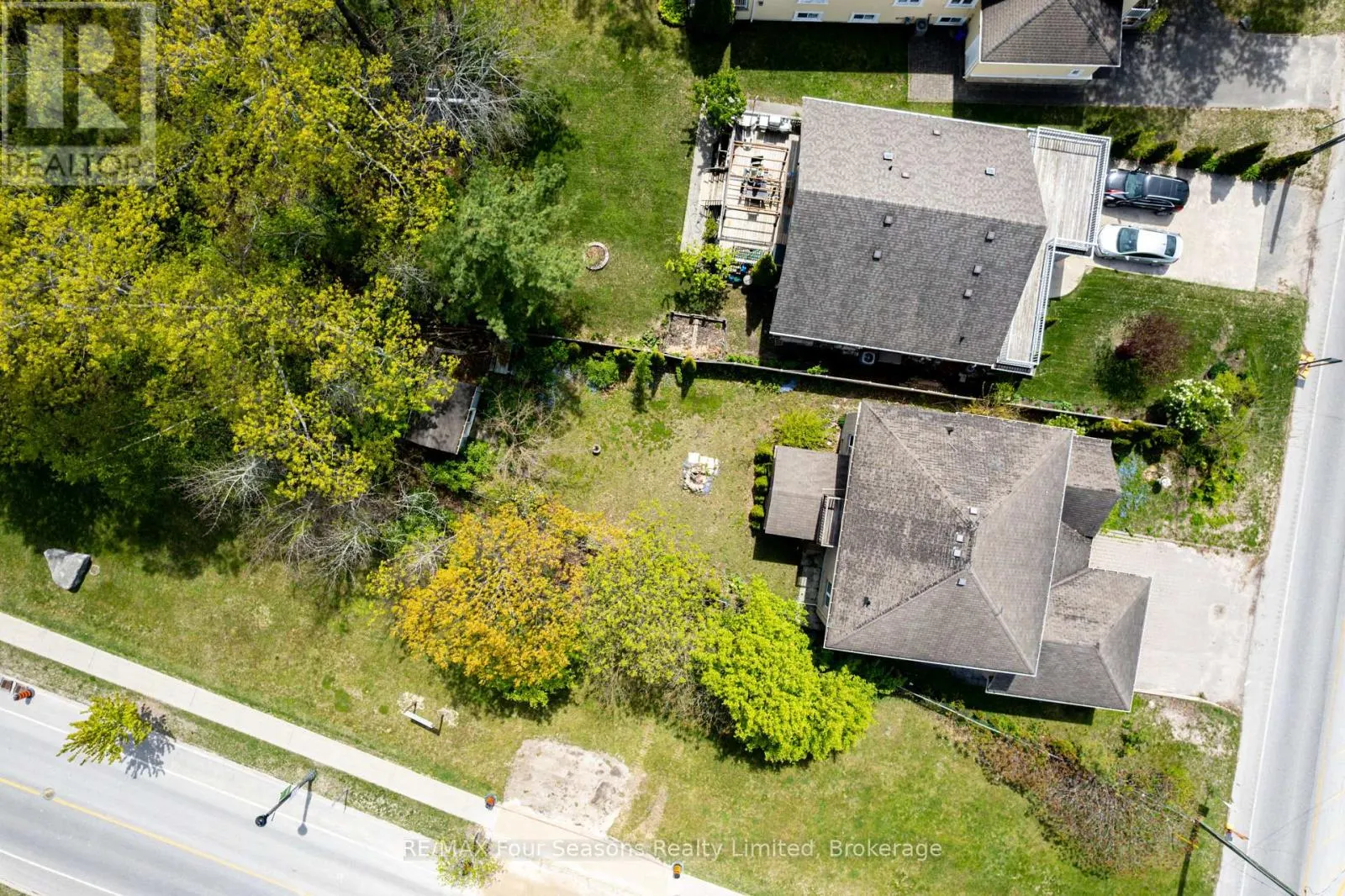 243 RIVER ROAD E