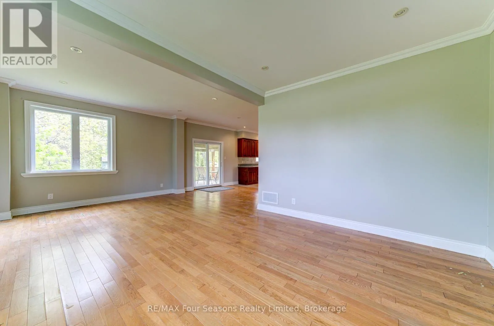 243 RIVER ROAD E