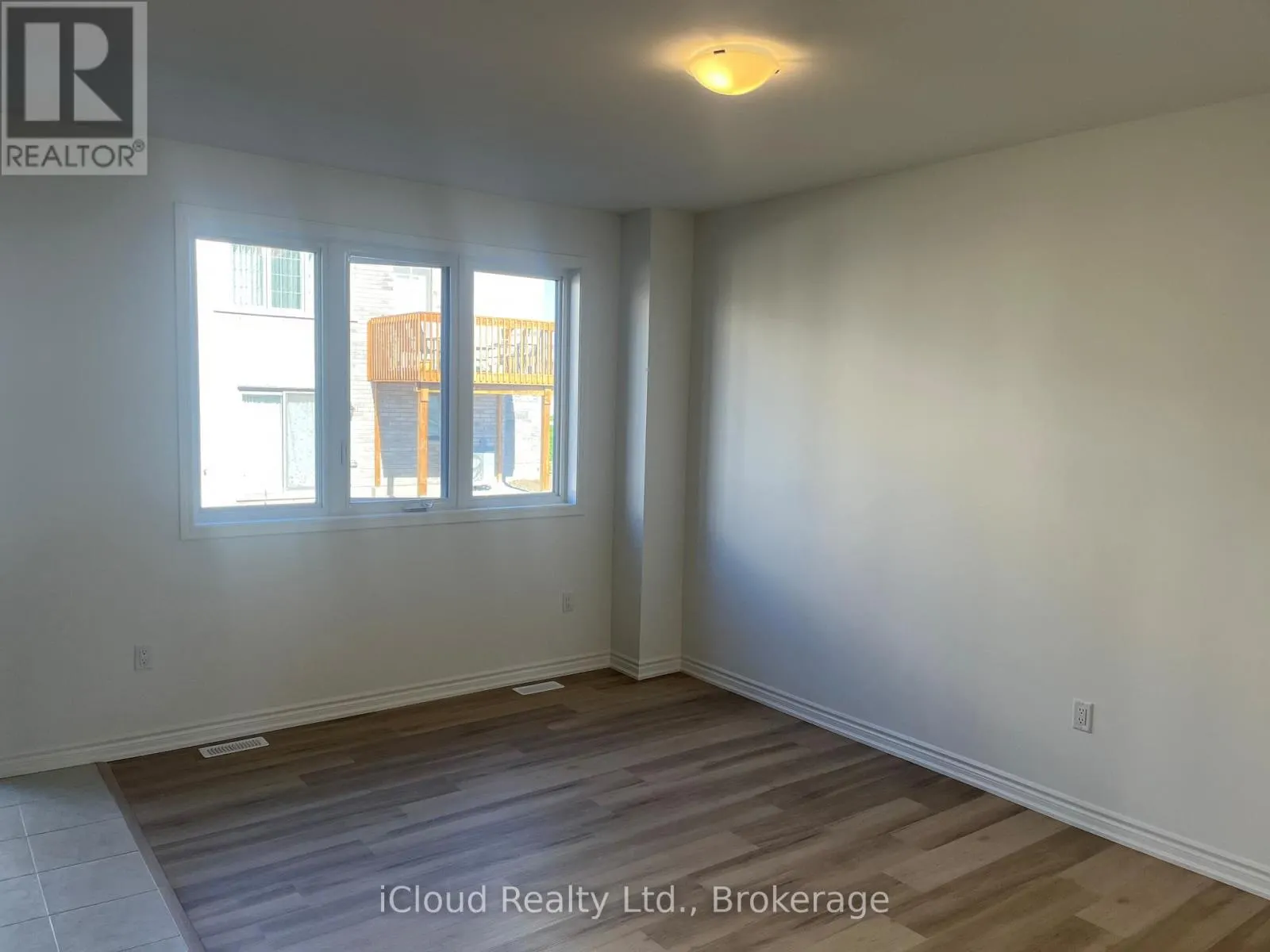 4 VINEWOOD CRESCENT