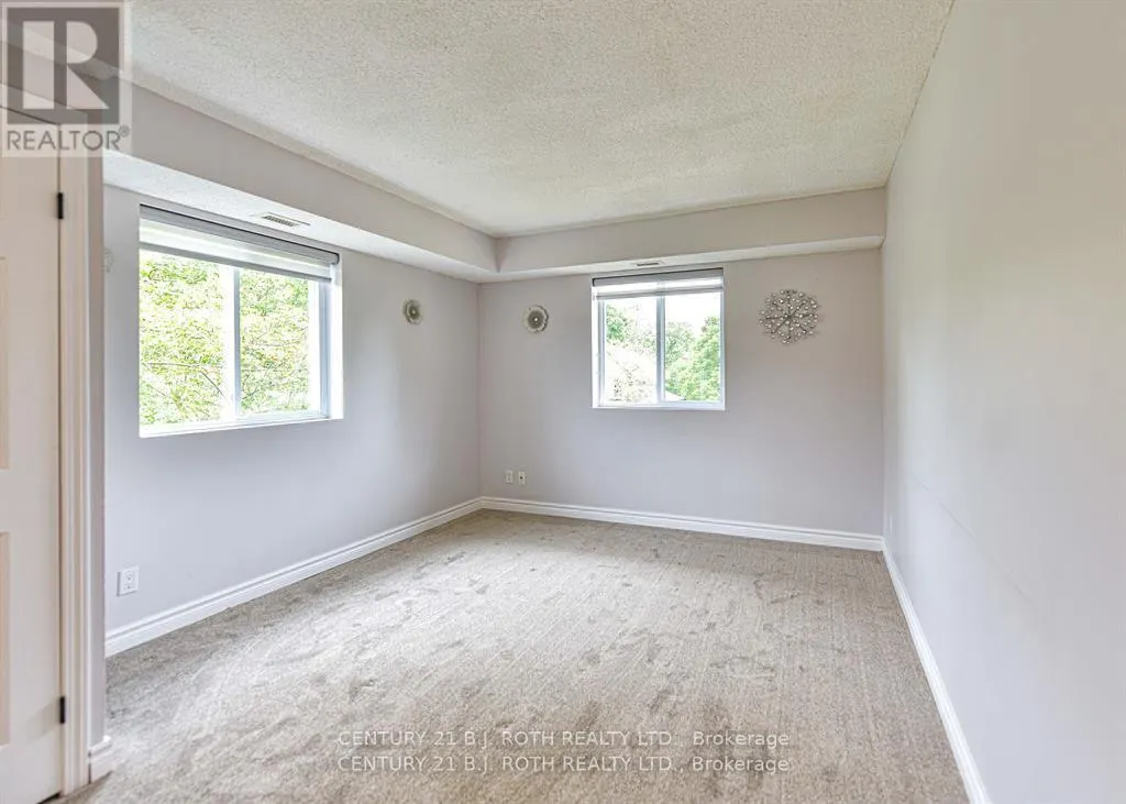 302 - 125 BOND STREET