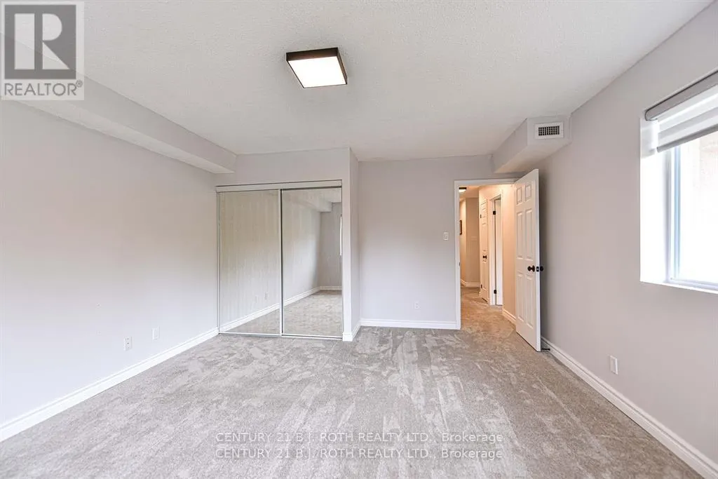 302 - 125 BOND STREET