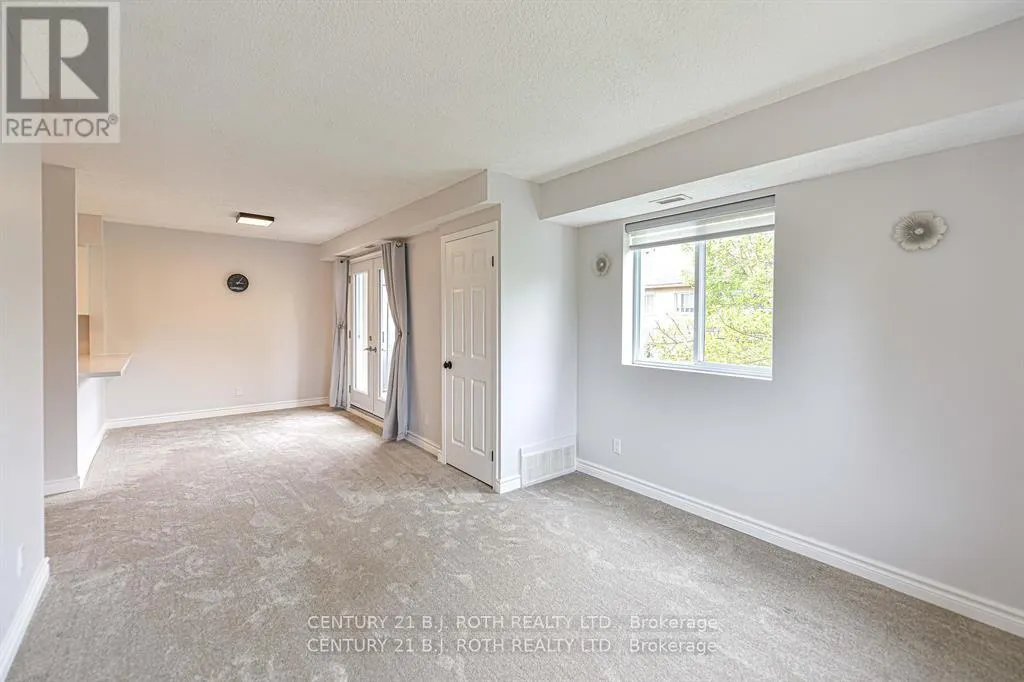302 - 125 BOND STREET