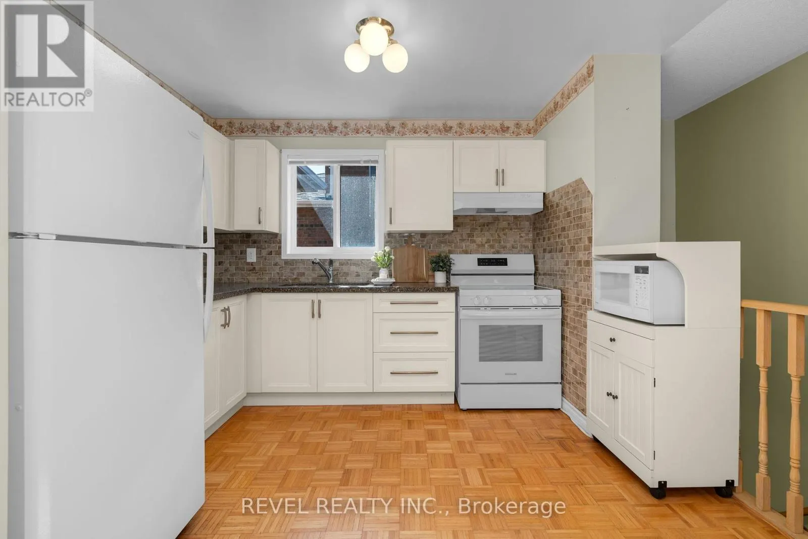 290 CUNDLES ROAD W