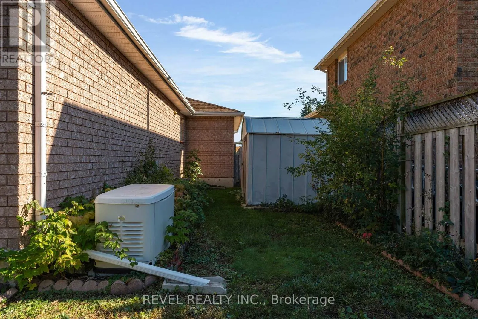 290 CUNDLES ROAD W