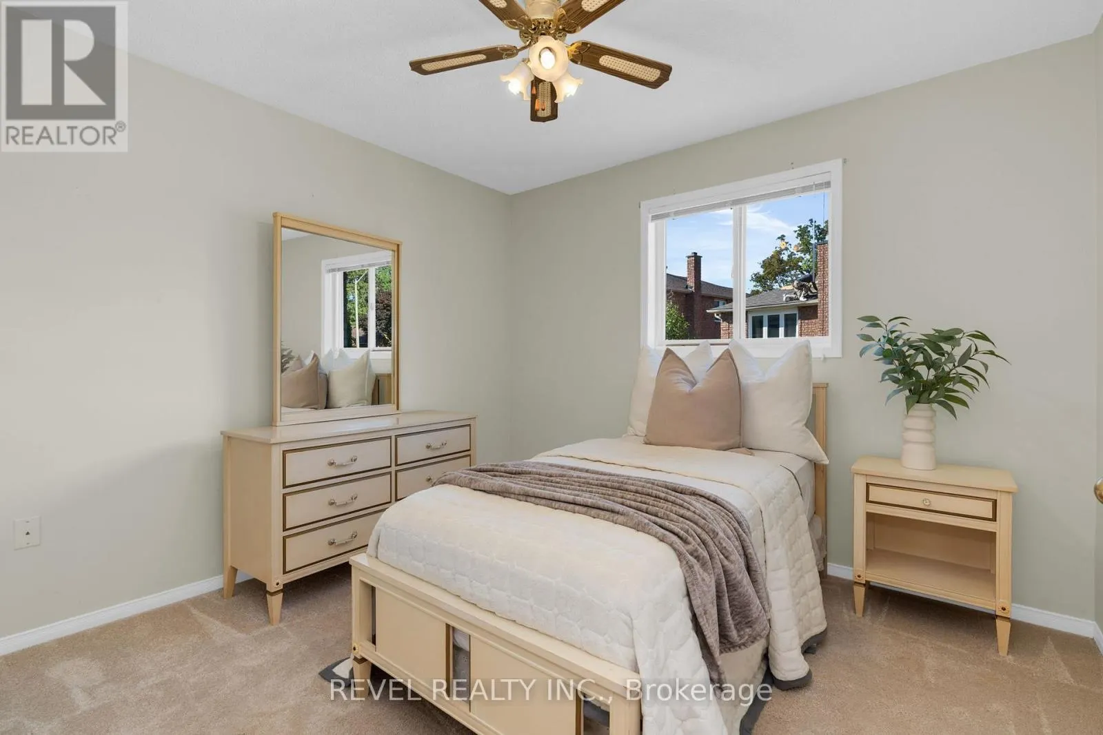 290 CUNDLES ROAD W