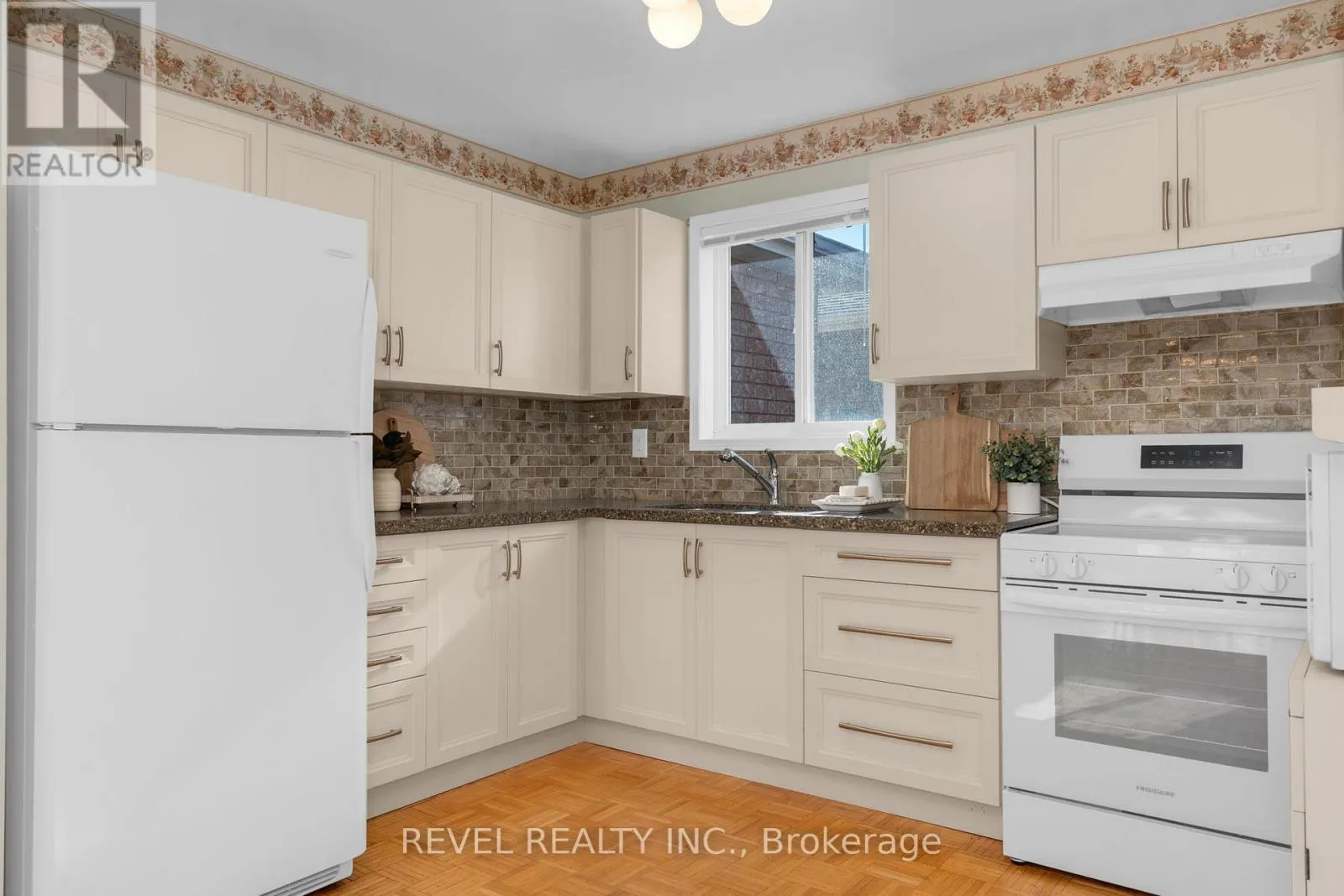 290 CUNDLES ROAD W