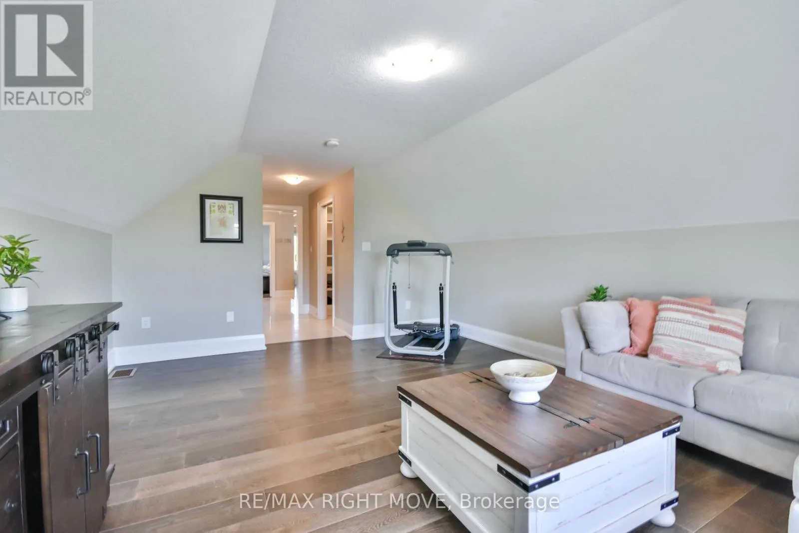 2448 STOCKDALE ROAD