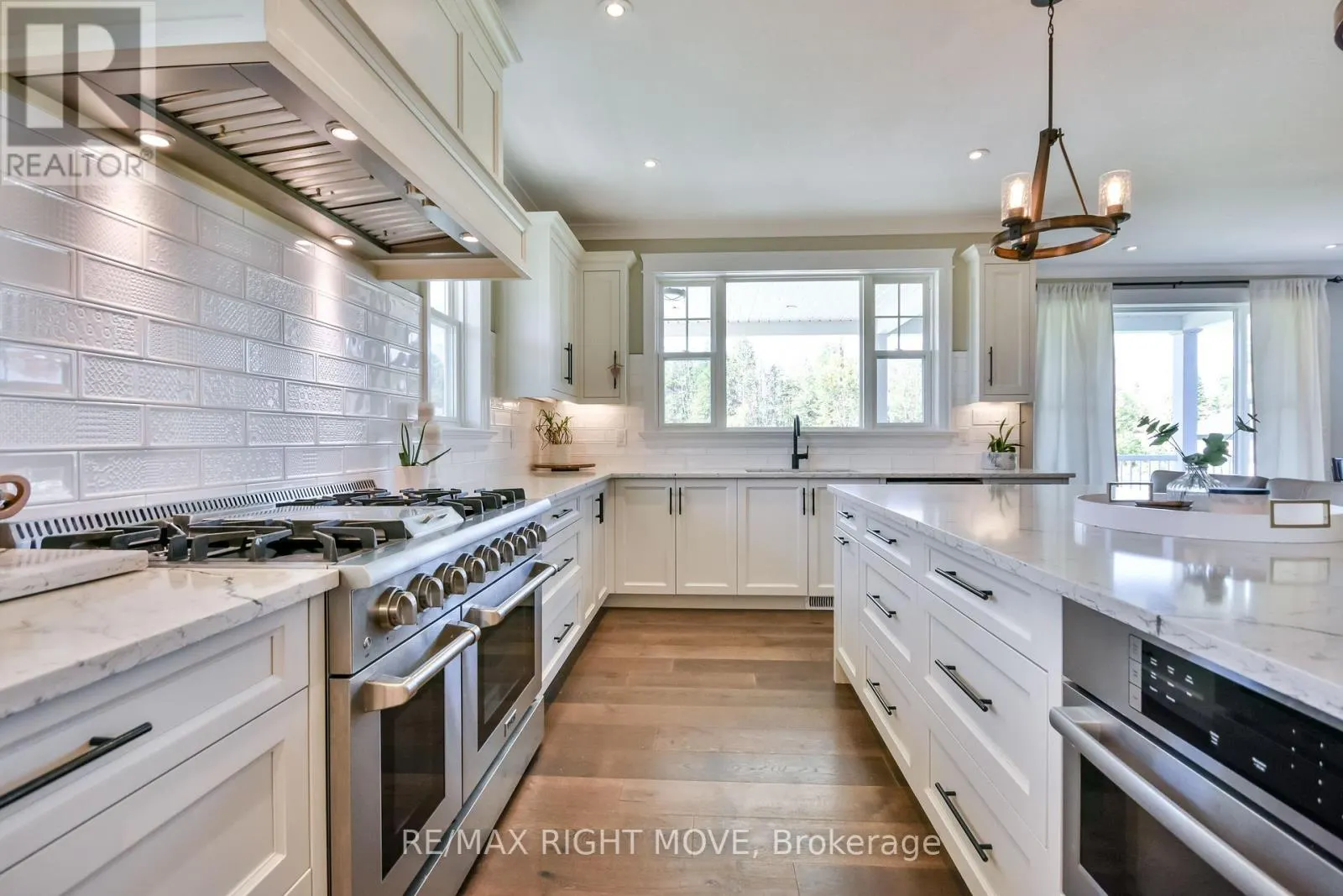2448 STOCKDALE ROAD