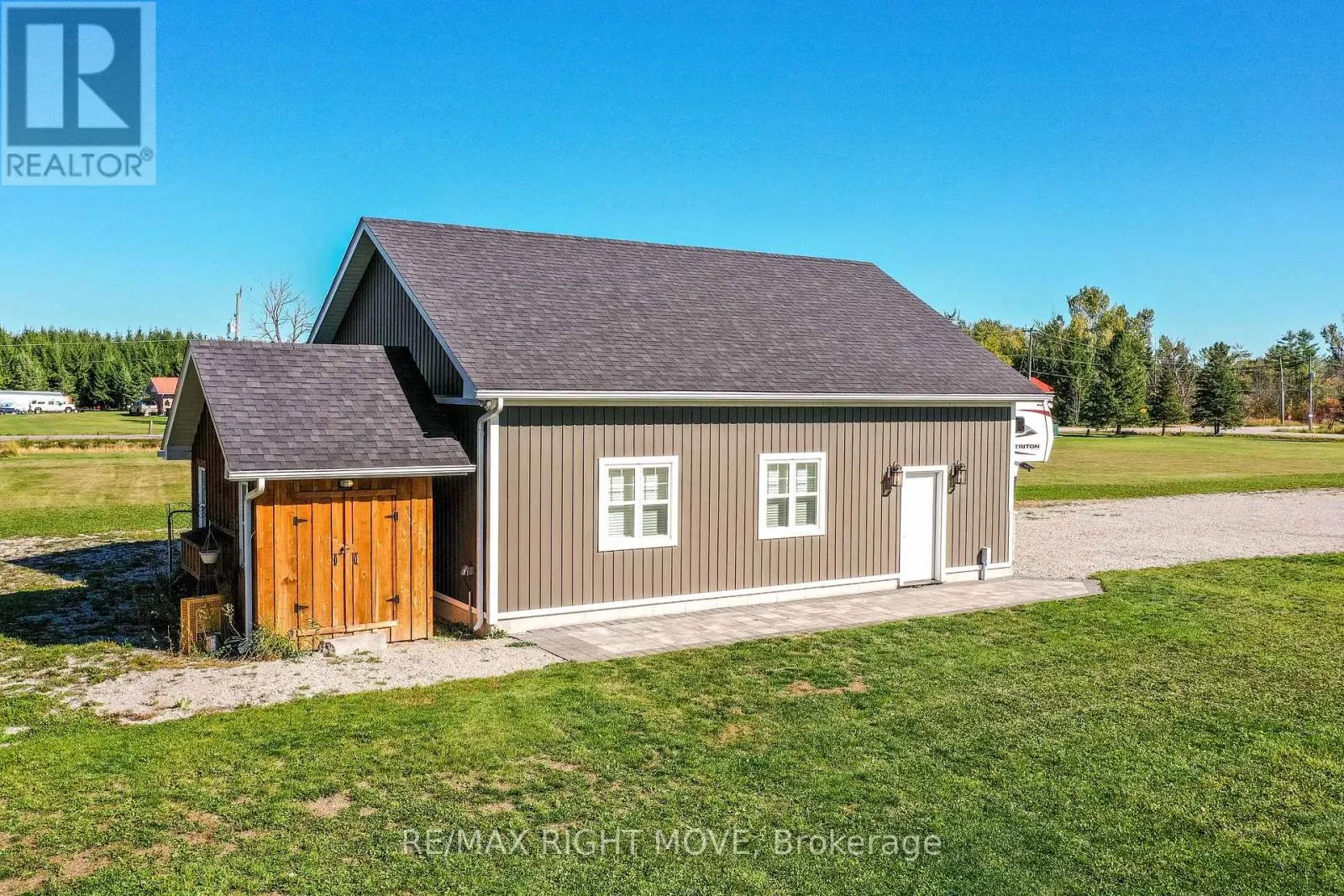2448 STOCKDALE ROAD