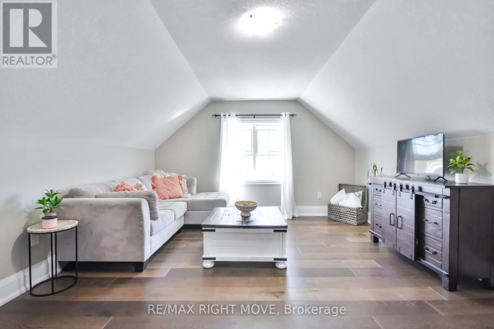 2448 STOCKDALE ROAD
