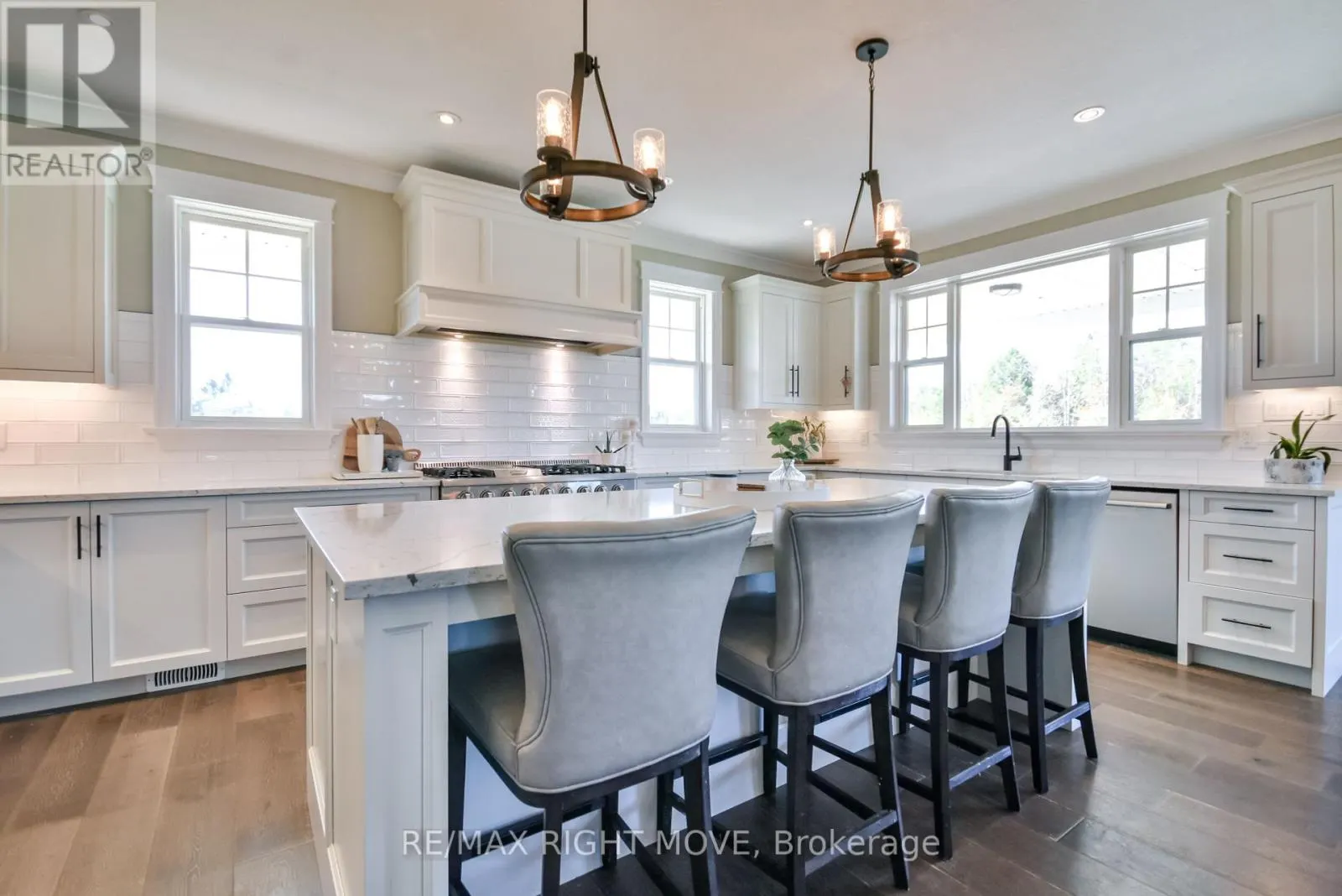 2448 STOCKDALE ROAD