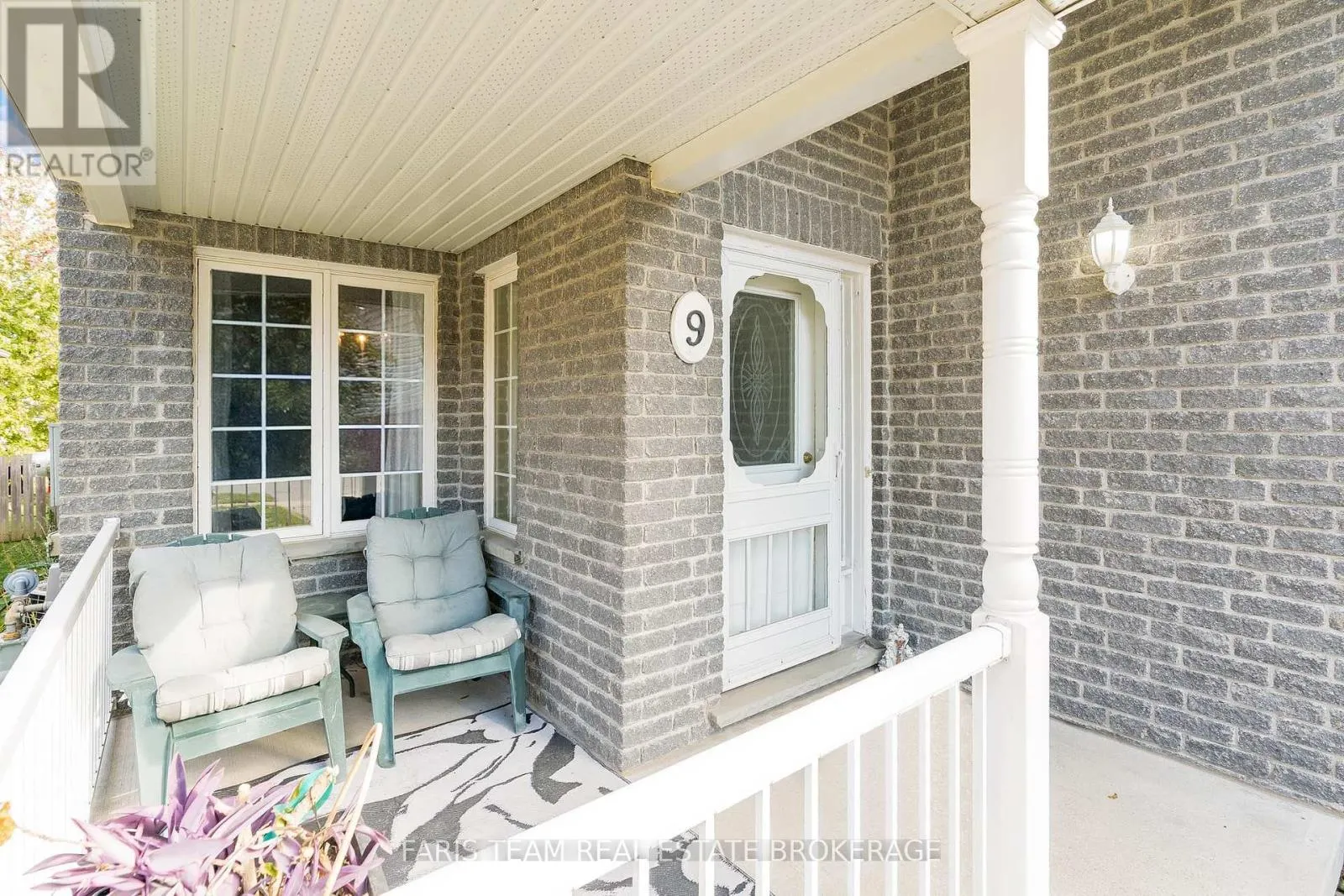 9 JULIA CRESCENT
