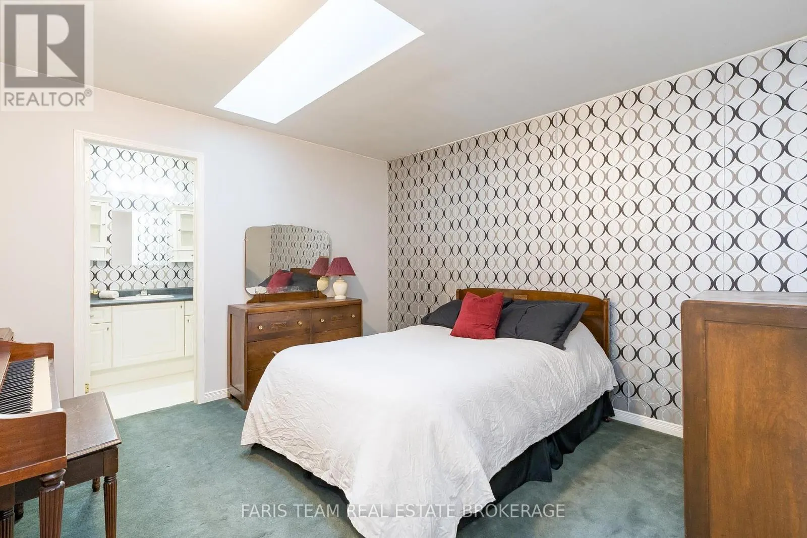 9 JULIA CRESCENT