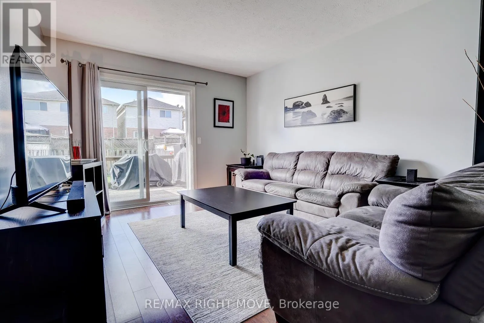 32 JULIA CRESCENT