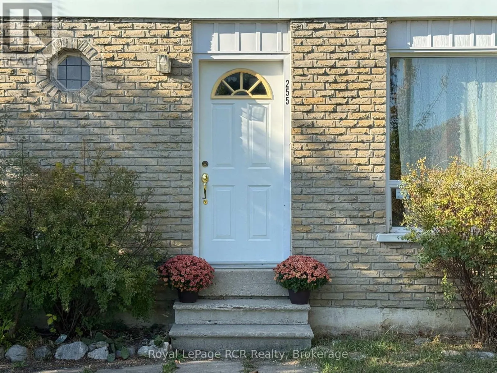 255 VALLEYFIELD CRESCENT