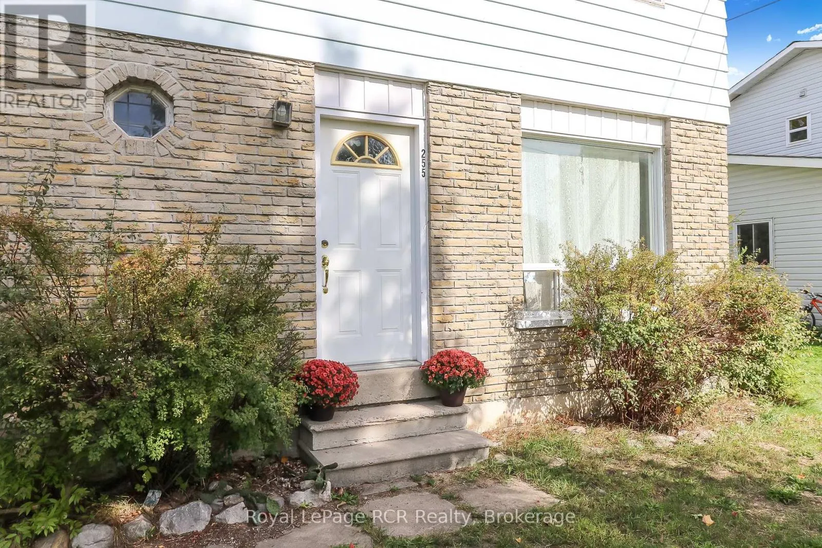 255 VALLEYFIELD CRESCENT