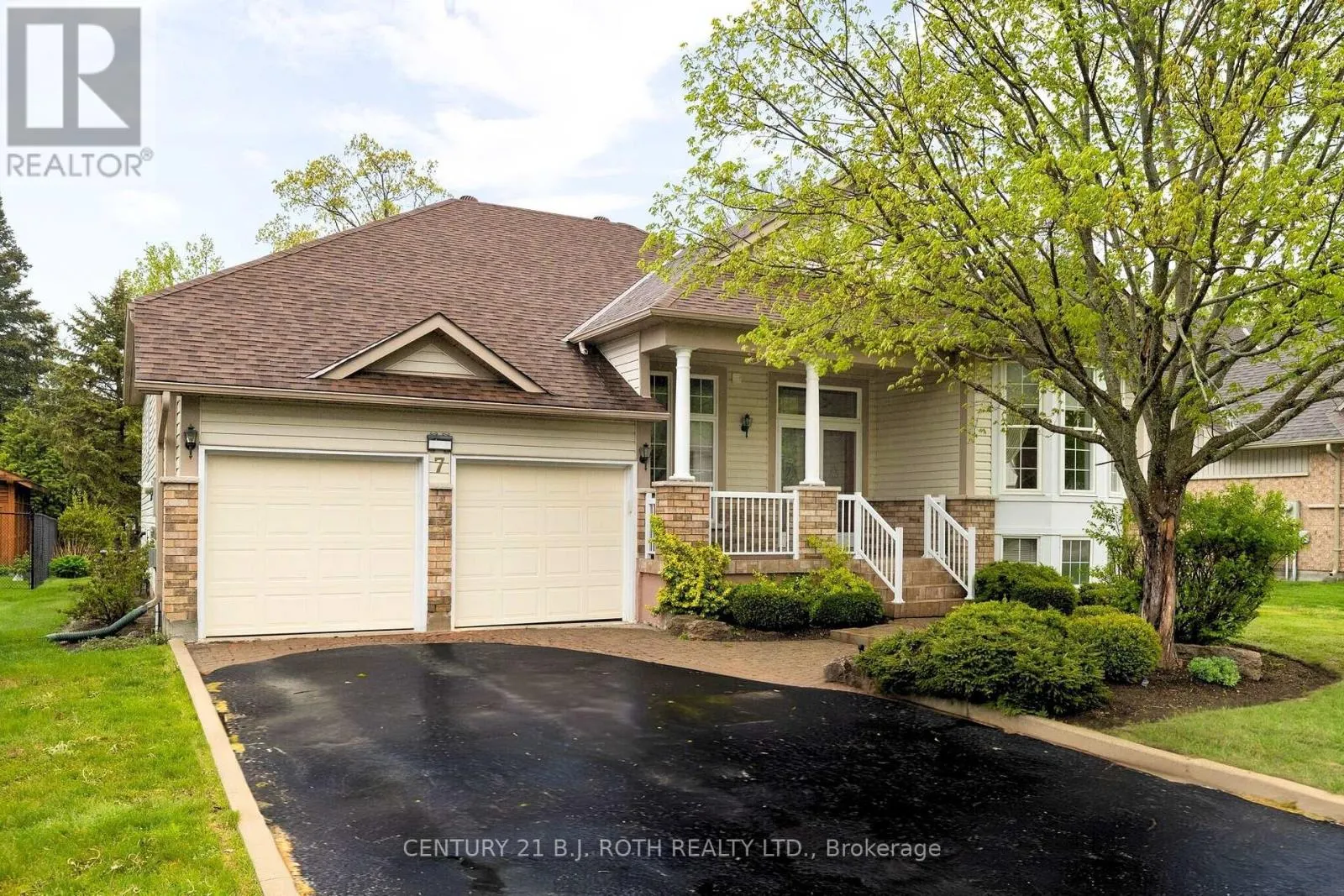 7 TRAILWOOD PLACE