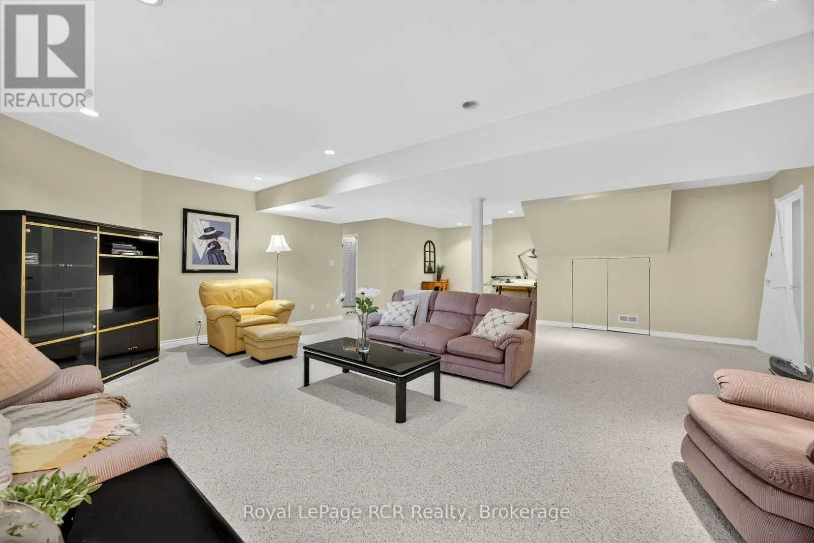 68 FAIRWAY CRESCENT