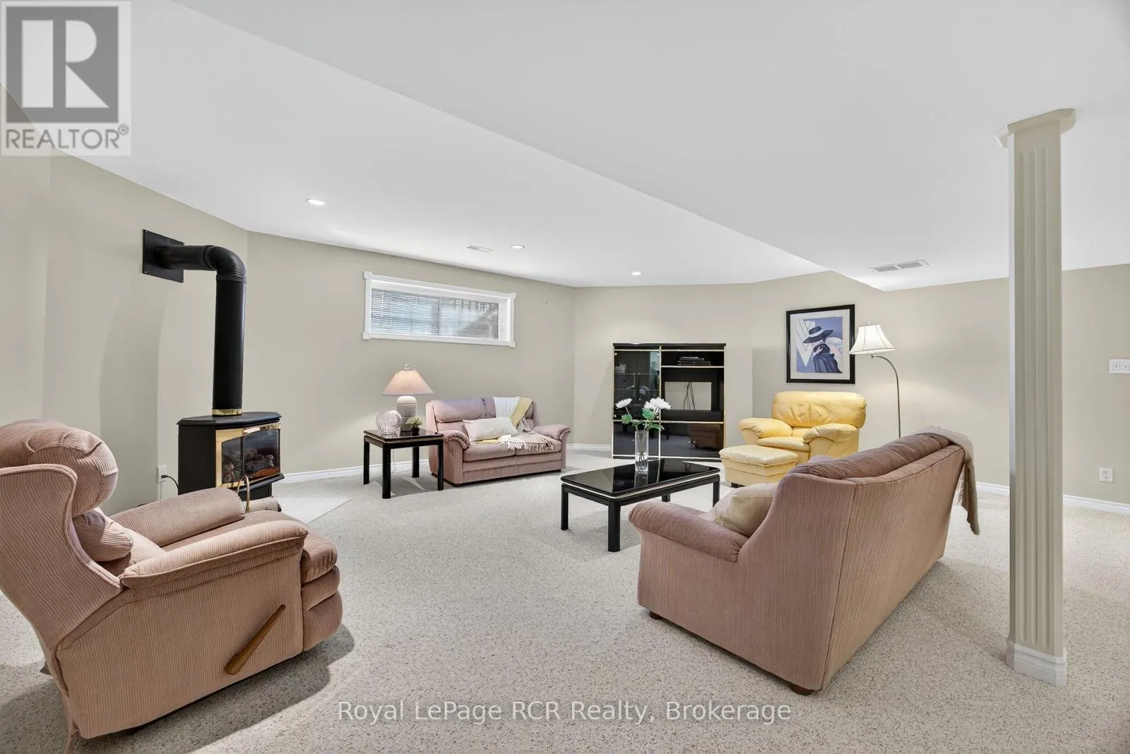 68 FAIRWAY CRESCENT