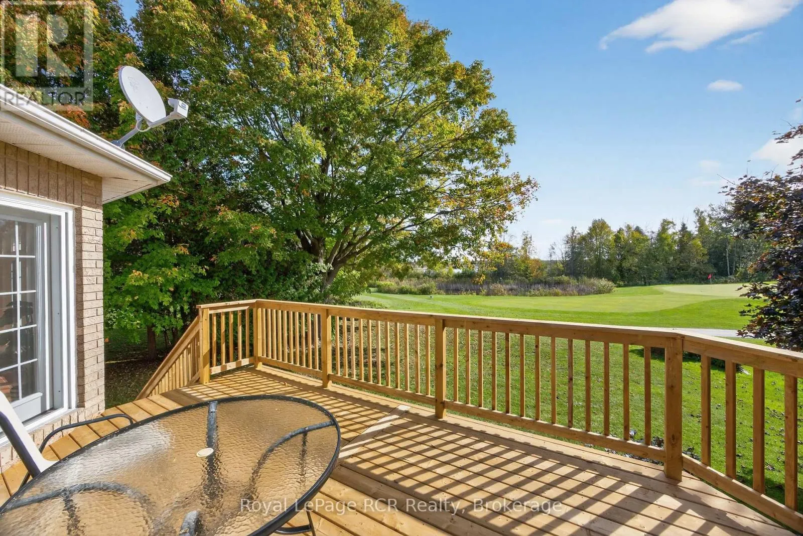 68 FAIRWAY CRESCENT