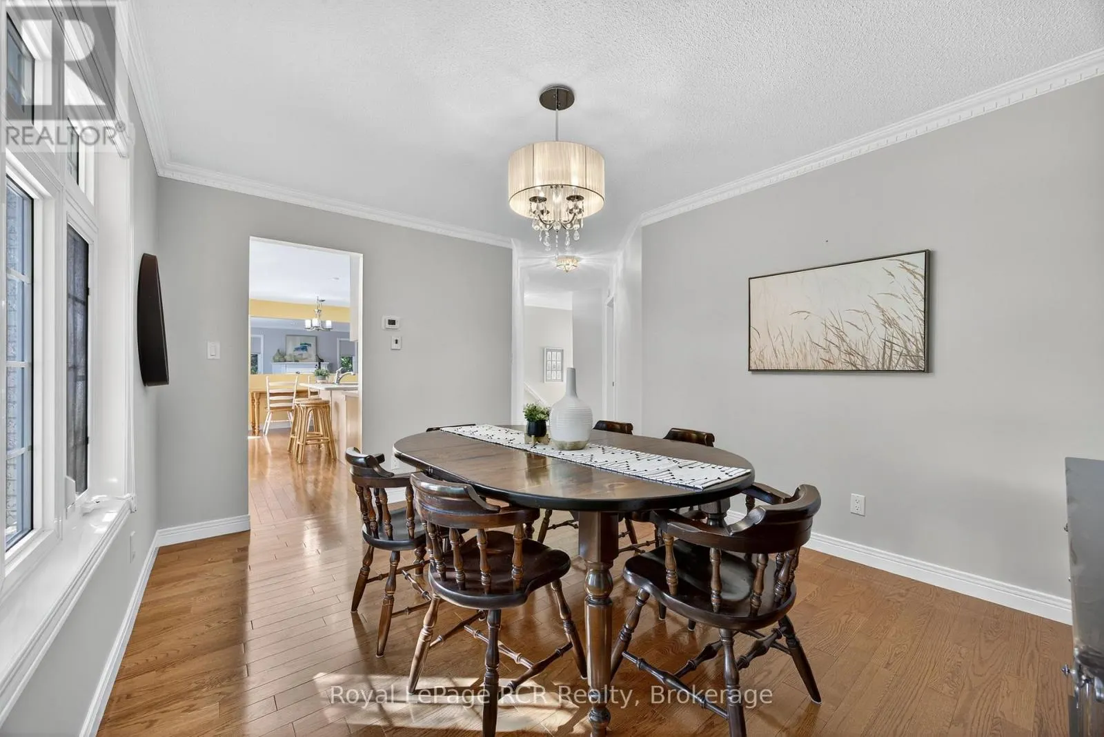 68 FAIRWAY CRESCENT