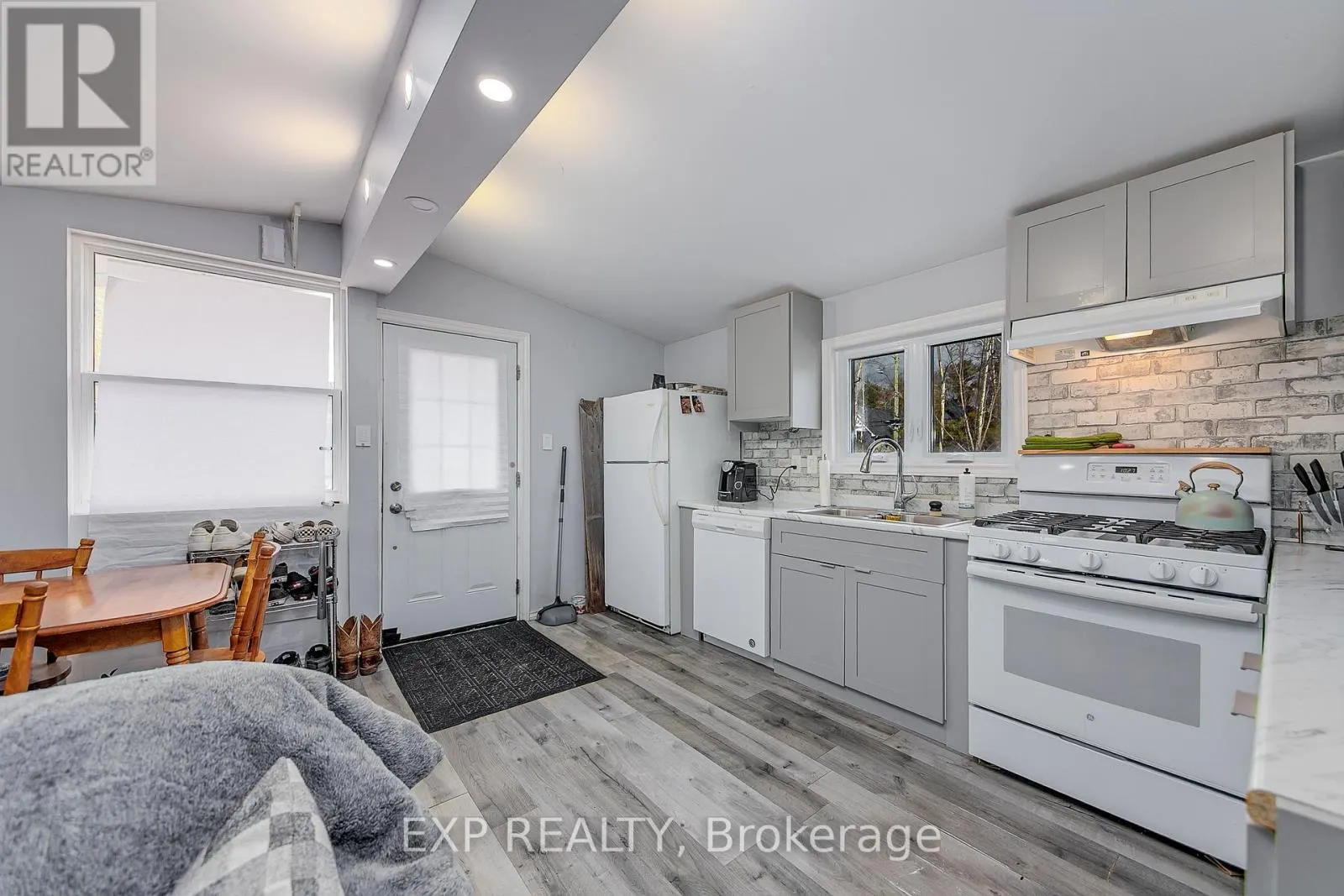 7 60TH STREET S