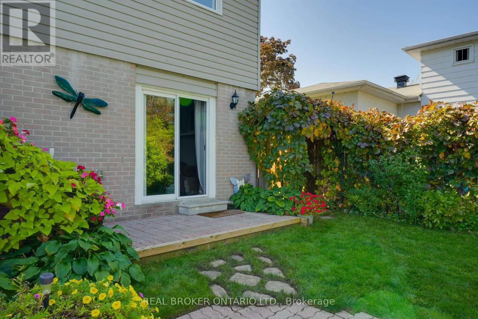 33 PORTER CRESCENT